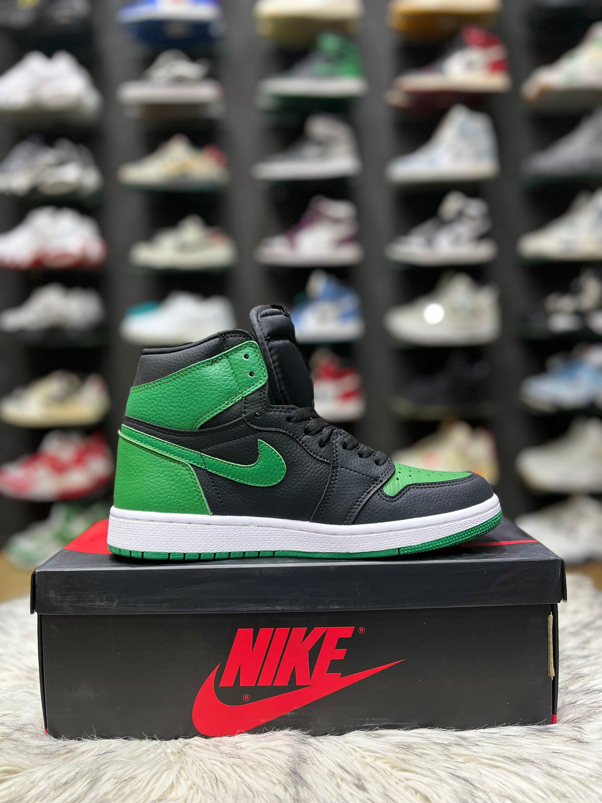 Air Jordan 1 Retro High Pine Green