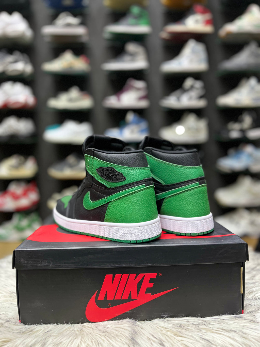 Air Jordan 1 Retro High Pine Green