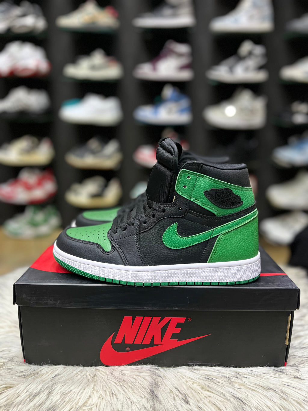 Air Jordan 1 Retro High Pine Green