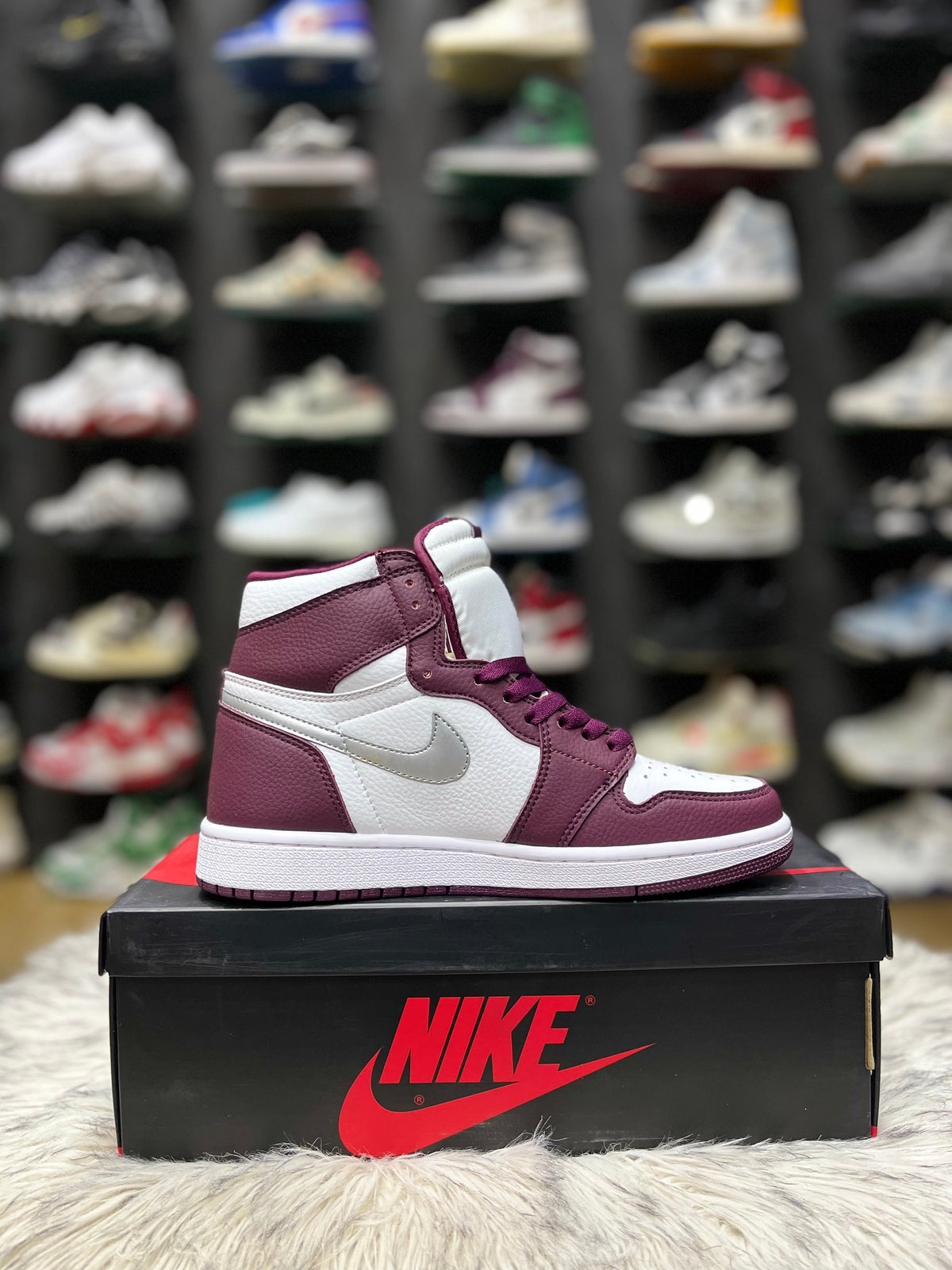 Air Jordan 1 Retro Hi OG Bordeaux