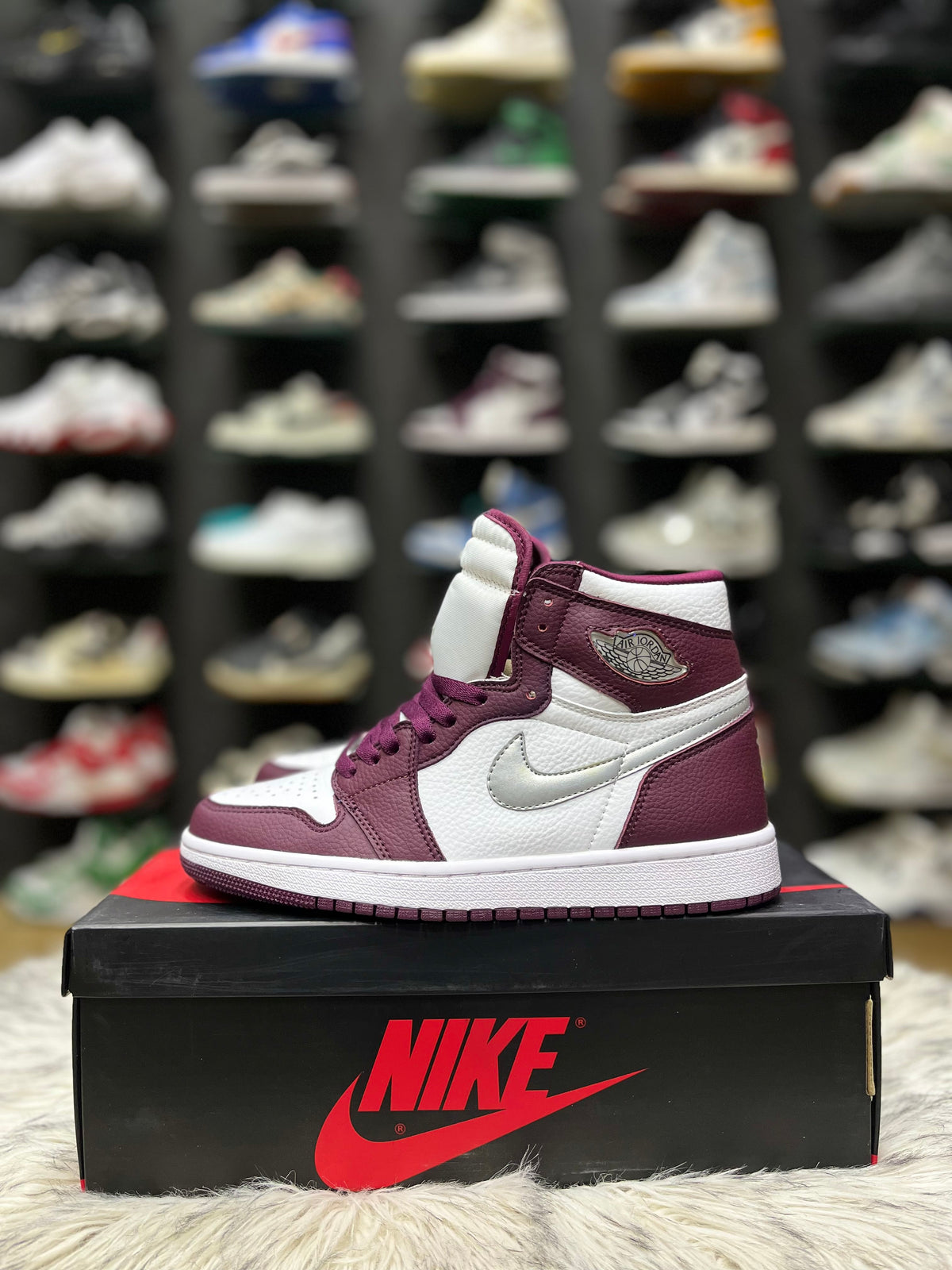 Air Jordan 1 Retro Hi OG Bordeaux