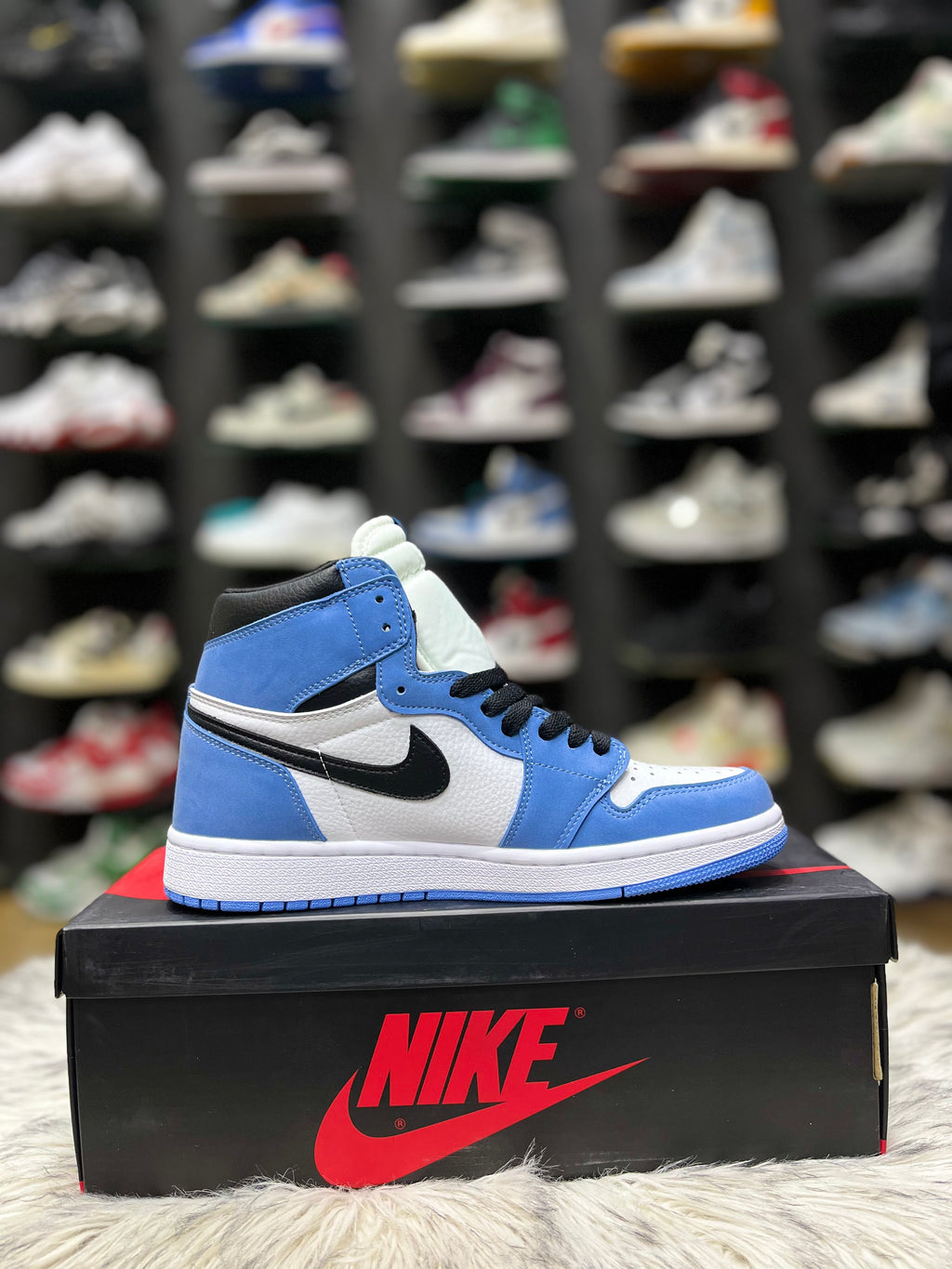 Air Jordan 1 Retro High OG University Blue