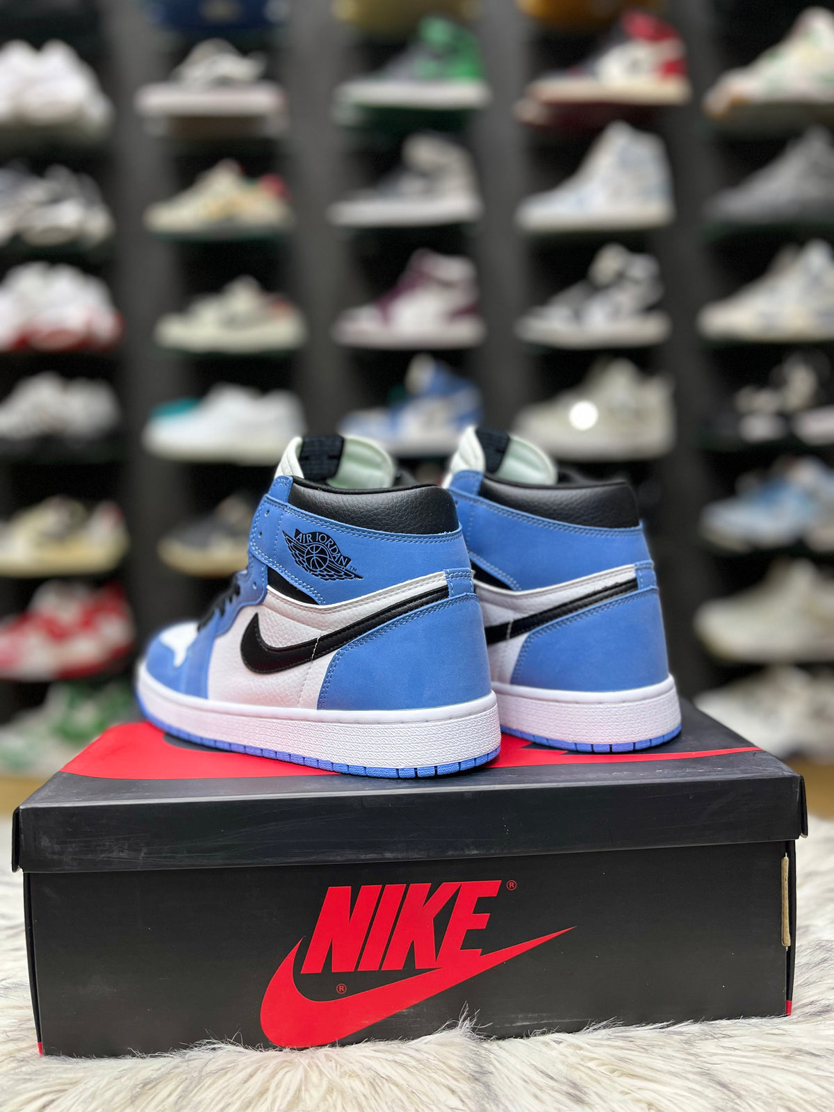 Air Jordan 1 Retro High OG University Blue