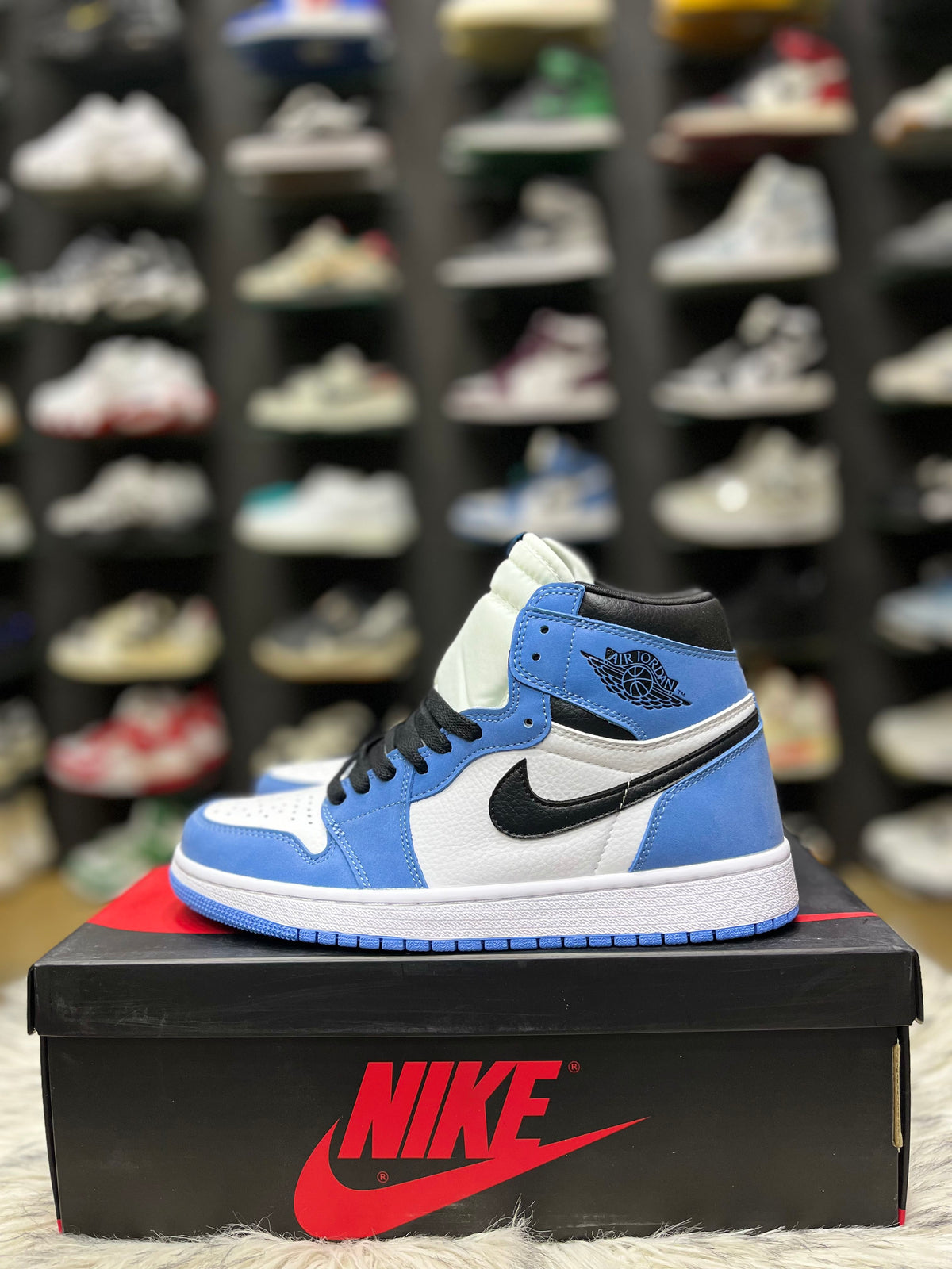 Air Jordan 1 Retro High OG University Blue