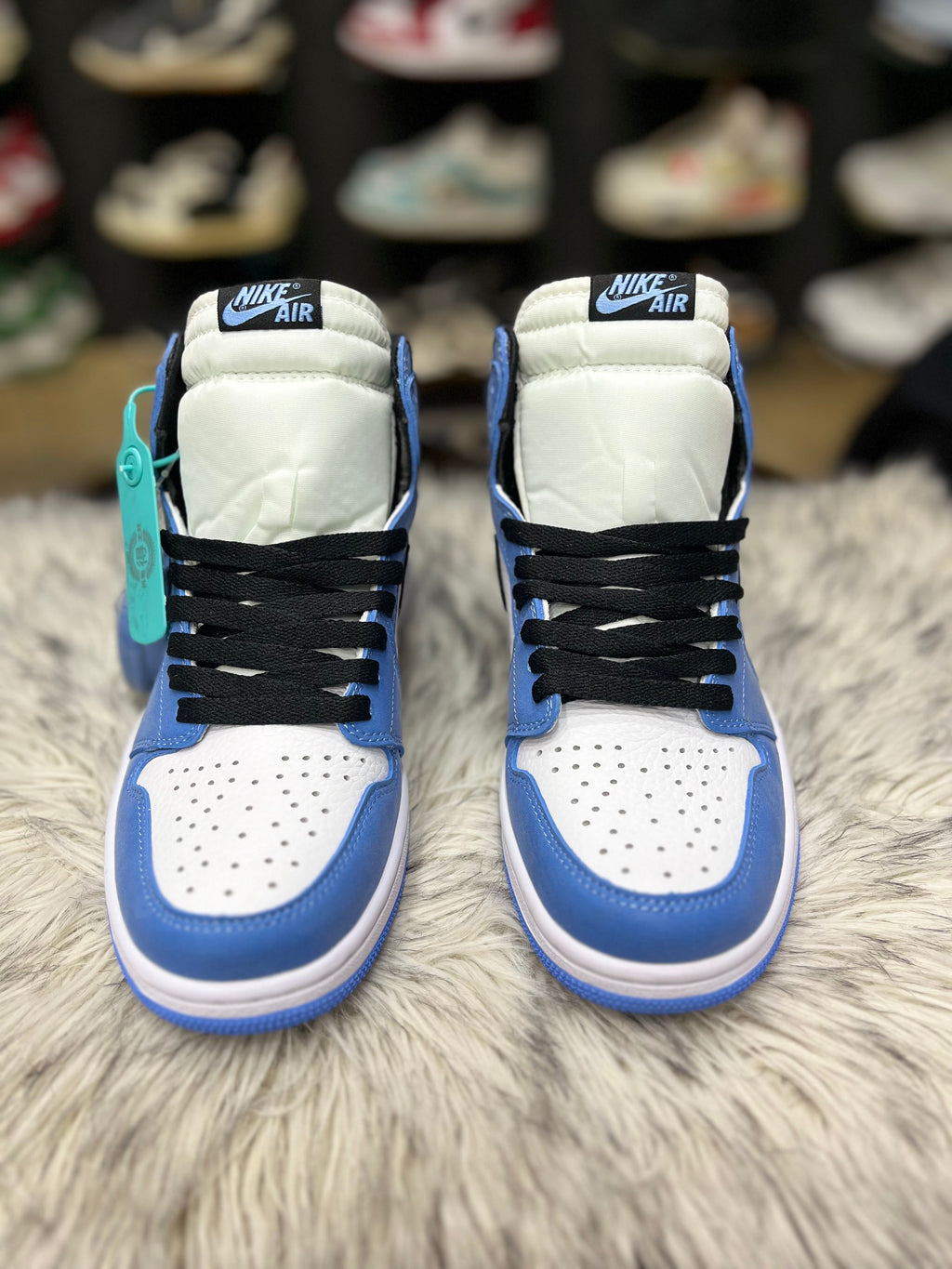 Air Jordan 1 Retro High OG University Blue