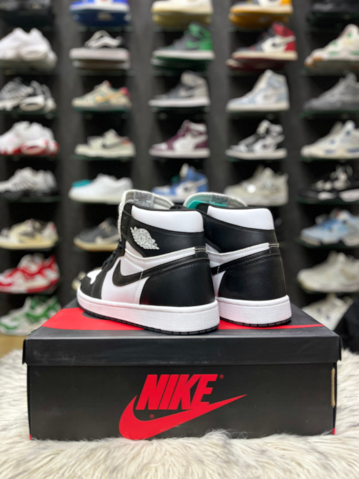 Air Jordan 1 Retro Black White