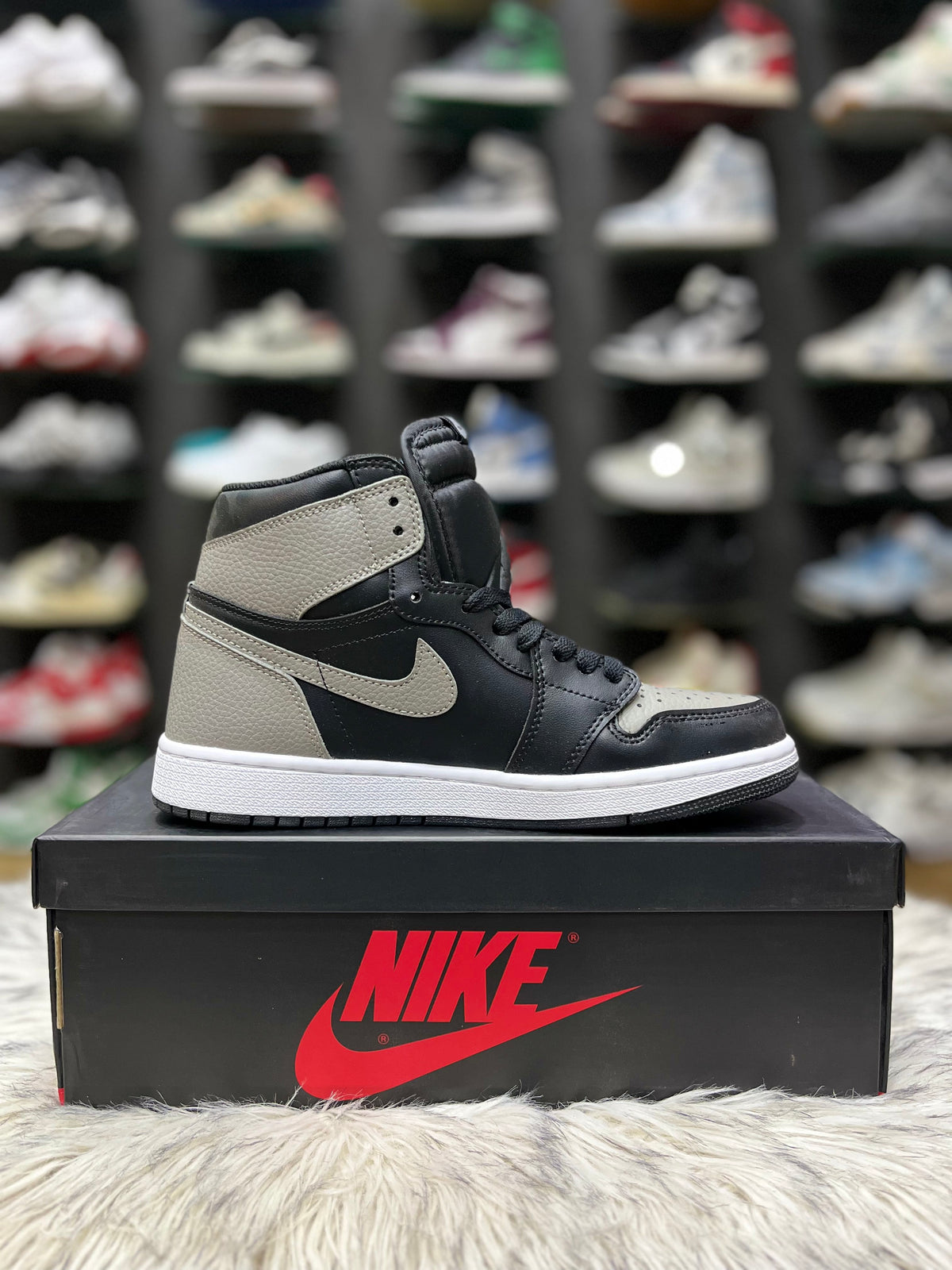 Air Jordan 1 Retro High OG 'Shadow'