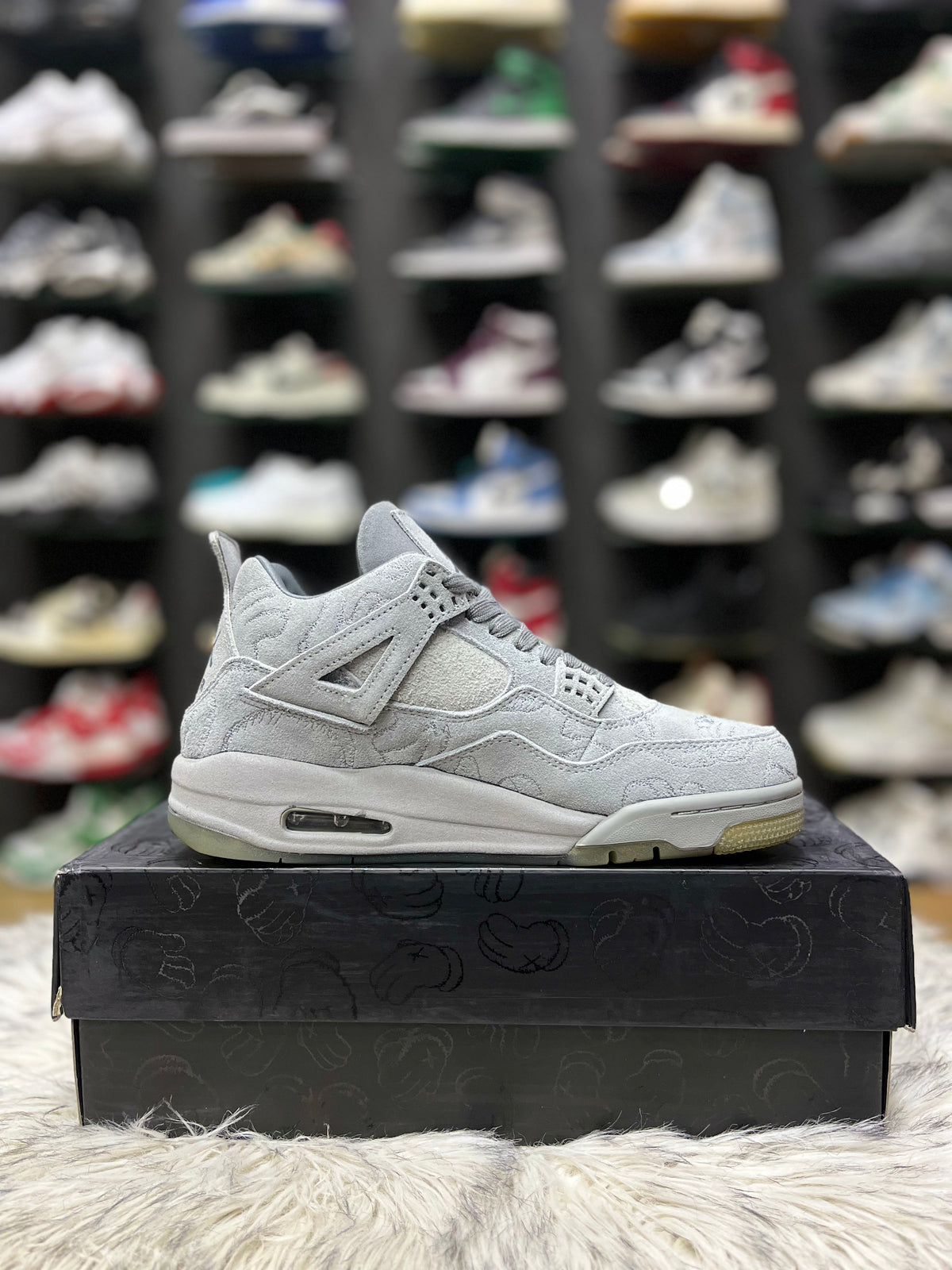 Air Jordan 4 x Kaws Grey (Glow in the Dark)