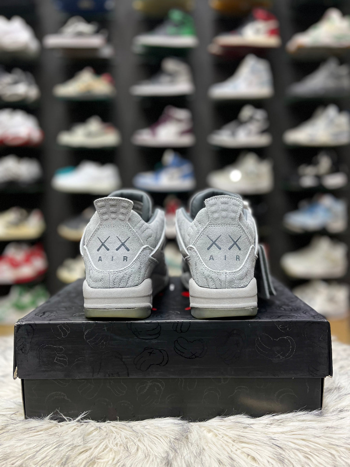 Air Jordan 4 x Kaws Grey (Glow in the Dark)