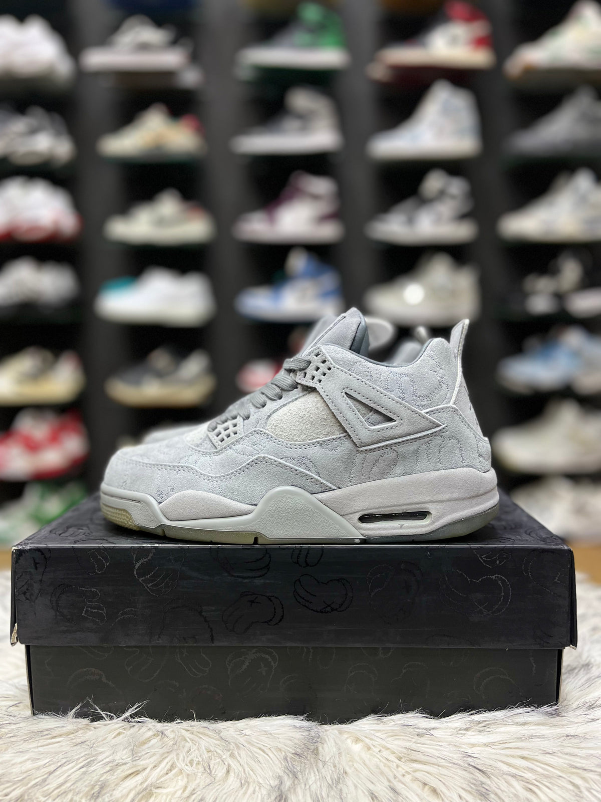 Air Jordan 4 x Kaws Grey (Glow in the Dark)