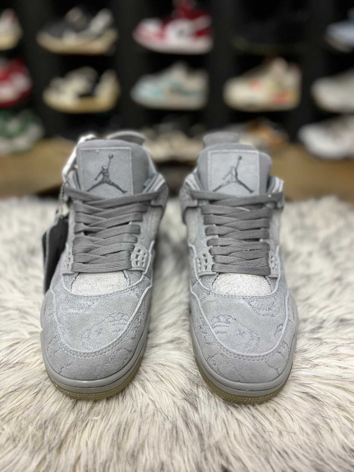 Air Jordan 4 x Kaws Grey (Glow in the Dark)