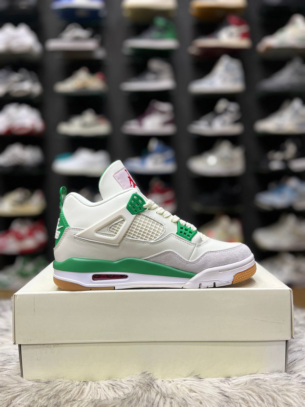 Air Jordan 4 Retro 'Pine Green'