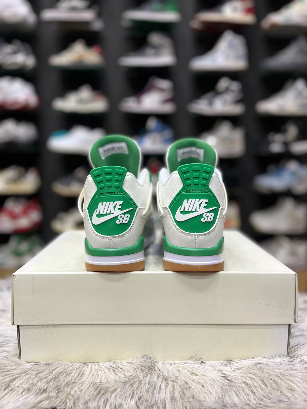 Air Jordan 4 Retro 'Pine Green'