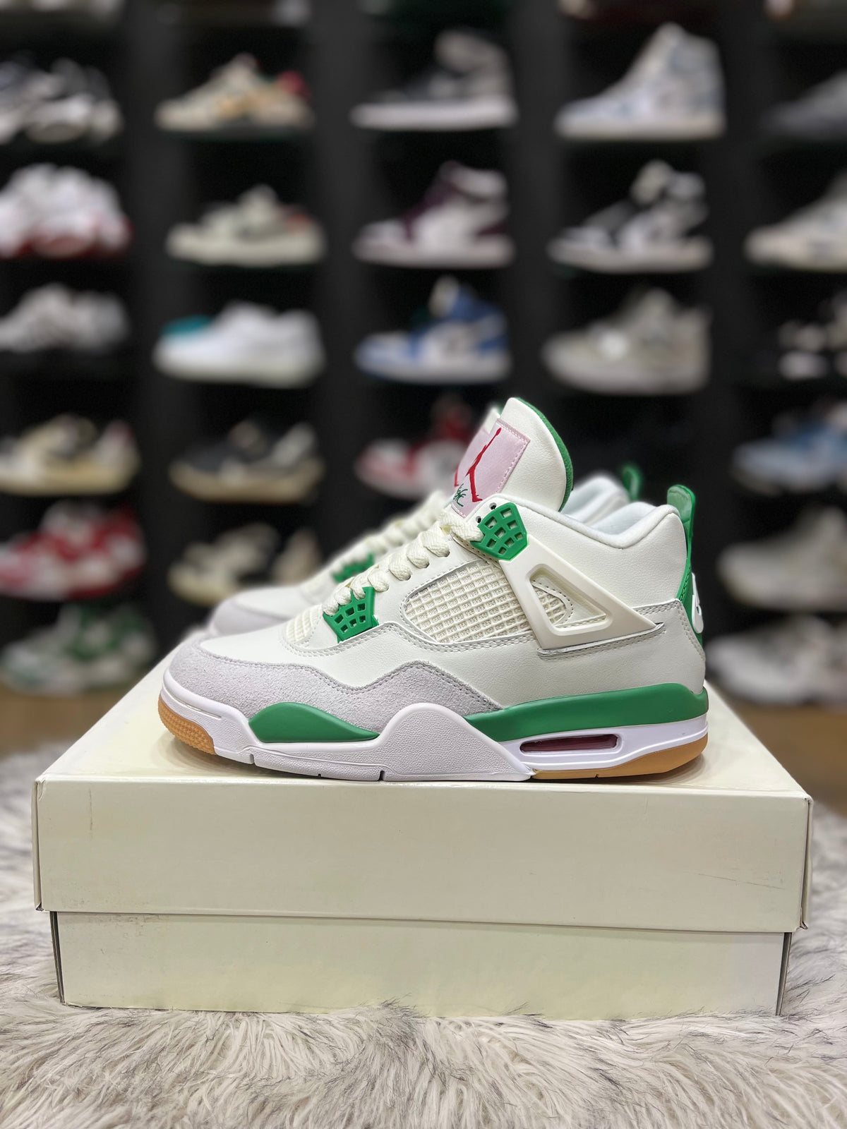 Air Jordan 4 Retro 'Pine Green'