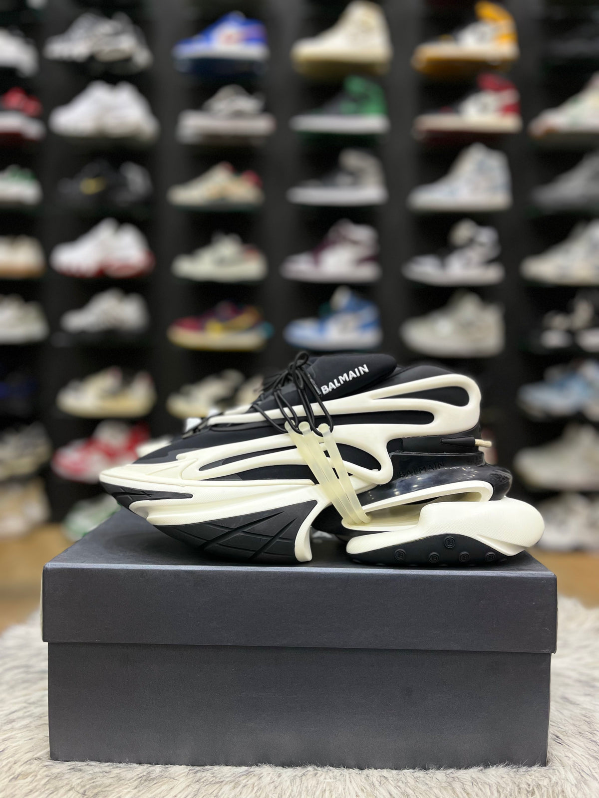 Balmain Unicorn Low-Top Black White